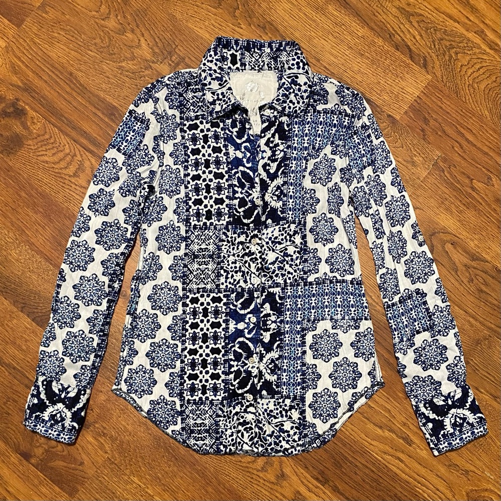 Cino Blue & White Button Down Shirt Sz XS Boho Resortwear Vacation Crinkle Style